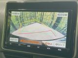 【バックカメラ】駐車時に後方がリアルタイム映像で確認できます。大型商業施設や立体駐車場での駐車時や、夜間のバック時に大活躍!運転スキルに関わらず、今や必須となった装備のひとつです!
