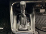 「e:HEV」は、モーター走行を中心にしながら電気エネルギーやエンジン動力を最も効率よく使い分けることができる賢いハイブリッドシステムです。サイドブレーキはスイッチ操作の電子制御パーキングブレーキです