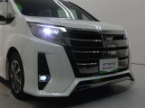 高輝度で点灯速度が速く、しかも消費電力の少ないLEDヘッドライトが装備されています!LEDの明るい光が走行中の視界の確保をサポートして、夜のドライブがより楽しく安全に運転できます♪
