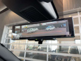 後席の荷物や乗員に遮られないクリアな後方視界を実現。スイッチ一つで通常の鏡面と切替可能です!