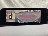 狭い場所での駐車やすれ違いなどでより的確な運転操作に役立つ360&deg;ビューモニターが装備されています。