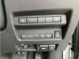 両側オートスライドドアです♪運転席のボタンやキーのボタンでも開閉できます!手荷物がいっぱいの時でも簡単にドアの開け閉めができるのでとっても便利です♪