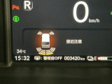 パーキングセンサーシステムは走行中に障害物が迫ると音と表示でお知らせ、低速走行時時の安心感を高めます