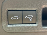 【パワーバックドア】スマートキーや運転席のボタンを押すだけでリアゲートが自動で開閉します!荷物を持っている時や、高い位置にあるバックドアを閉める際に便利な機能です♪