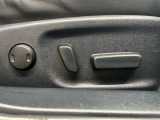 【パワーシート】電動でシートポジションの変更が可能です。手動式より細かくシート設定が可能ですのでより快適な姿勢でドライブを楽しんで頂けるでしょう。