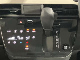 操作しやすい位置にあるシフトレバー!