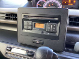 純正のCD/ラジオチューナーが付いています。