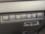 【パワーバックドア】スマートキーや運転席のボタンを押すだけでリアゲートが自動で開閉します!荷物を持っている時や、高い位置にあるバックドアを閉める際に便利な機能です♪