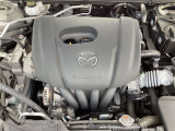 「SKYACTIV-G(ガソリン)」は、規格外の高圧縮を実現し、世界のエンジン技術者に驚きを与えました。さらに、それを維持したままノッキングの発生を抑え、熱効率を向上、走りにも寄与したエンジンです。