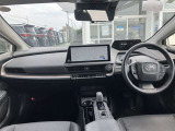 【運転席・インパネまわり】ハンドル・シート・フロアーなど隅々までプロによるクリーニング済み☆彡キレイな車内でドライブが一層快適にお楽しみいただけます!!