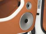 オプションのBang & Olufsen。音響設備にも妥協のない1台となっております。