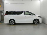 この度は、当社の展示車をご覧いただきまして、誠に有難うございます。自信をもってお勧めできる車となりますので、ごゆっくりご覧頂きたいと思います。