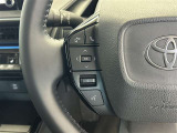 運転中、オーディオの操作をしてて、ハッとしたことはありませんか?ステアリングスイッチは、運転中でもハンドルでオーディオの操作が可能です。安全なドライブをサポートします。