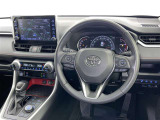 運転席まわりです。 各操作スイッチは使いやすい位置に配置されてます。