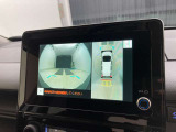 フロントカメラは運転席よりも前の視界を確保することで事前に危険を予知し、事故や衝突を防ぎます。