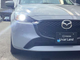 アダプティブLEDヘッドライト カメラや車速センサーと連動して、ハイ、ロー、ワイドローのLEDライトを常に最適な配光に自動制御する優れものです!