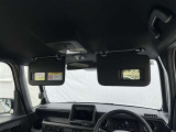 ★ミラー付きのサンバイザーが装備されています!