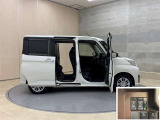 狭いスペースでも、隣の車を気にせず開閉出来るスライドドア。どんな場所でもドアを十分に大きく開くことが出来るので乗り降りや荷物を載せるのに便利です。
