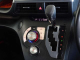 車内を快適に、オートエアコンを装備しています。