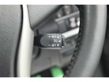 クルーズコントロールを装備しています。設定したスピードを保って走ってくれるので高速道路をご利用時に役立つ装備ですね☆