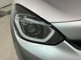 LEDヘッドライトは、点灯の瞬間から最大光量を発揮し、突然暗くなるトンネルなどでの安定感を高めます。