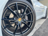 ●純正アルミホイール:輸入車ならではの卓越した走りを支えるホイールと足回りです!日本車の走りに慣れている方にもぜひ体感して頂きたいほど、高いレベルでまとまっています!