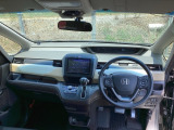 フロントガラスが大きく、ワイドな視界で運転もしやすくなるように設定されています。