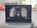 サイドカメラに切り替えると駐車時や狭い道路のすれ違いで、幅寄せ時のサイドの確認も安心です!