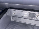 【充電用端子】充電ケーブルをそのまま挿せる☆スマートフォンなどの充電に便利です。