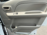 運転席ドアには、ドリンクもしっかり置けます♪