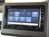 ナビゲーションはギャザズメモリーナビ(VXM-224VFi)を装着しております。AM、FM、CD、DVD再生、Bluetooth、フルセグTVがご使用いただけます。初めて訪れた場所でも安心ですね!
