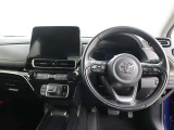 足元も広く、視界良好な運転席です