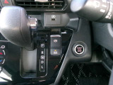 電動パーキングブレーキ装備!また、オートブレーキホールド機能もありますので、停車時ブレーキペダルから足を離してもブレーキ力を保持しているので動き出しません。(アクセルペダルを踏むと解除され発進します)