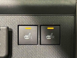 寒い日のドライブを快適にする運転席&助手席シートヒーターが付いてます。その隣にはアクセサリーソケット(12V/120W)も装備されています。