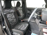 運転席のスペースはゆったりしていて、視界も広く確保されているので普段の運転からロングドライブまで快適です。
