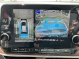 【アラウンドビューモニター】周囲を見渡せる映像で、スムースな駐車をサポートします