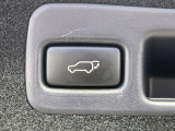【パワーバックドア】スマートキーや運転席のボタンを押すだけでリアゲートが自動で開閉します!荷物を持っている時や、高い位置にあるバックドアを閉める際に便利な機能です♪