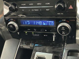 デュアルエアコンとは、運転席と助手席で、個別に温度設定ができる機能です。気温の感じ方は、人それぞれ違うもの。乗る人に優しい機能ですね。
