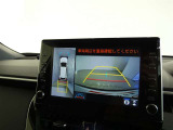 パノラミックビューモニター付きです。車両を上から見たような映像を画面に表示。運転席からの目視だけでは見にくい、車両周辺の状況をリアルタイムでしっかり確認できます。