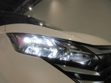 高輝度LEDヘッドライトを装備しているので.雨天などの悪天候や夜間走行も安心して運転できます!良好な視界を確保できるうえ消費電力も抑えられます