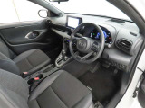 シンプルで使いやすいデザインの運転席です。