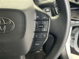 前方の車との車間を設定し、スピードを上げたり緩めたりを自動で行ってくれる追尾式の「レーダークルーズ」。上級装備の一つです!高級車にしかつかない嬉しい機能です。