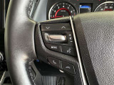 ステアリングスイッチ付き。前方から目を離すことなく操作することが可能です。