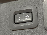 【パワーバックドア】スマートキーや運転席のボタンを押すだけでリアゲートが自動で開閉します!荷物を持っている時や、高い位置にあるバックドアを閉める際に便利な機能です♪