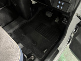 嬉しい純正フロアマット付き♪ 状態も良好です(^^♪