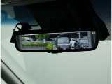 デジタルインナーミラー装備!車両後方のカメラの映像をデジタル補正で視認性を向上させてインナーミラー内に表示します♪視界を遮るものがなく、後席に同乗者がいても後方を確認しやすく安心です♪