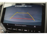 リヤカメラ付きなので、シフトレバーをリバースにすると連動してカメラ映像に切り替わります。