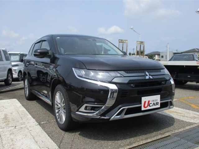アウトランダーPHEV 2.4 G プラスパッケージ 4WD