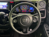 【純正革巻きステアリング】上質な革を使用することで、手にしっかり馴染みとても運転しやすいハンドルです♪