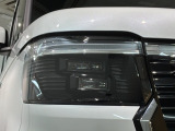 LEDヘッドライトは、点灯の瞬間から最大光量を発揮し、突然暗くなるトンネルなどでの安定感を高めます。